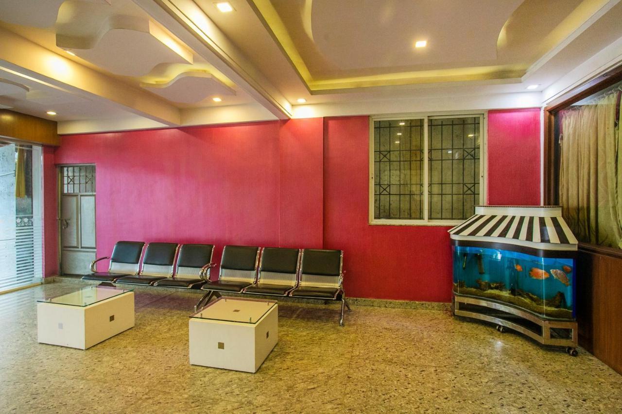 Oyo 25121 Bns Lodge Bangalore Luaran gambar