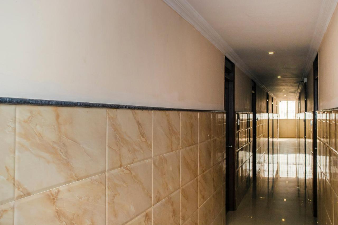 Oyo 25121 Bns Lodge Bangalore Luaran gambar