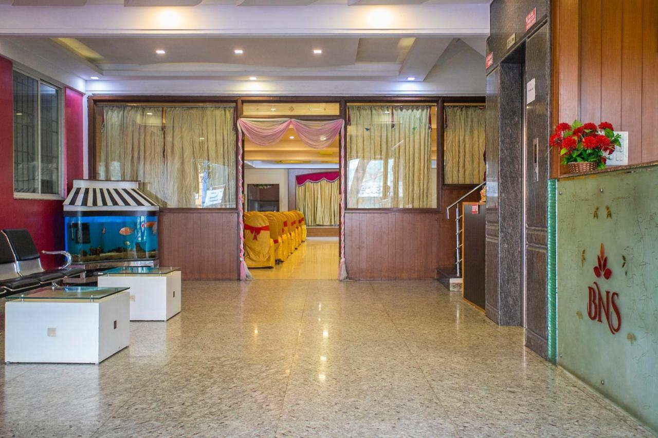 Oyo 25121 Bns Lodge Bangalore Luaran gambar